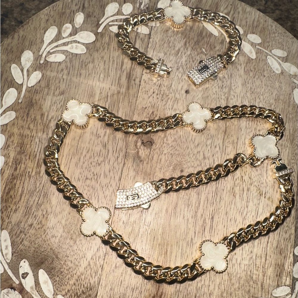 Chic Gold plated and White Women's Necklace Set